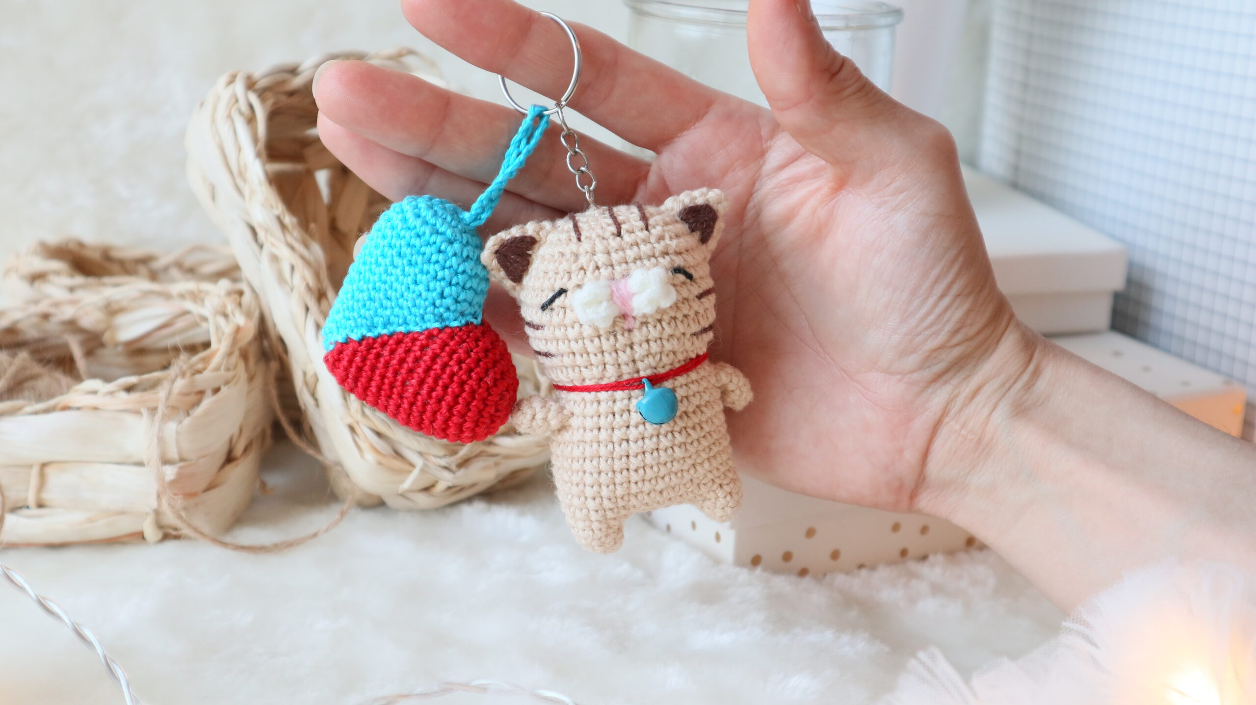 Amigurumi cat keychain free pattern