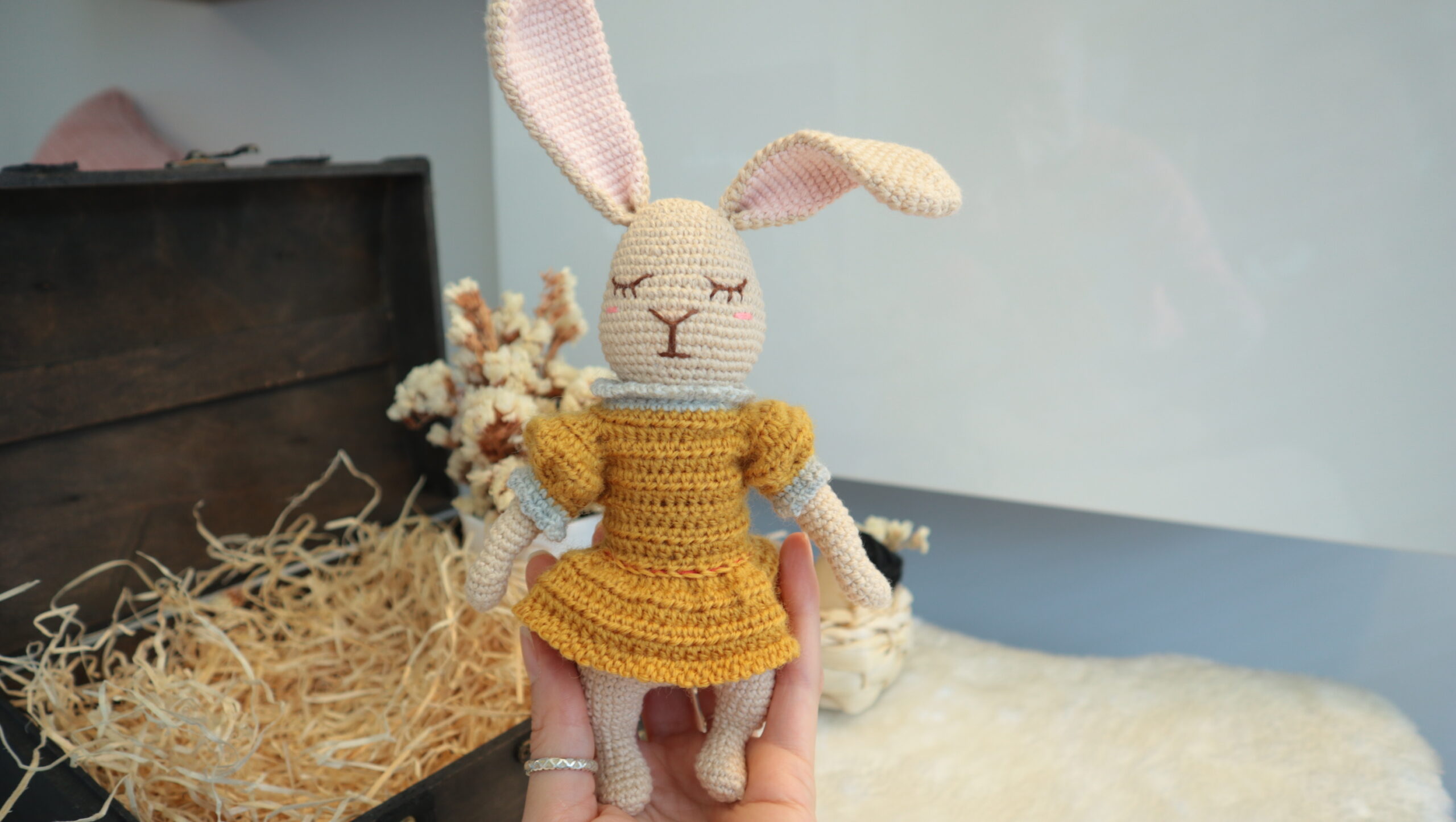 Amigurumi rabbit with yellow dress free pattern